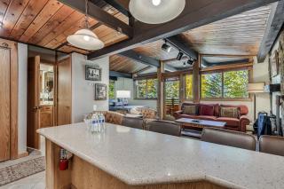 Laurelwood Condominiums 209 - 4