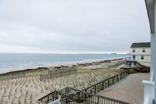 Modern 4bdr Oceanfront home - 2