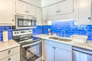 Walk to Ocean Myrtle Beach Condo with Balcony! - Myrtle Beach - 2