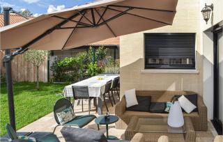 4 Bedroom Beautiful Home In Pessac - Pessac - 4