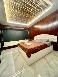 Noree Deluxe - Ban Phan Sadet Nai - 4