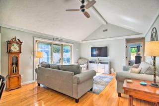 2 Mi to South Cape Beach State Park Home with Yard! - 7