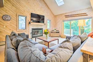 Cozy Getaway Private Hot Tub, Near Skiing! - West Dover - 9