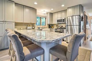 Cozy Getaway Private Hot Tub, Near Skiing! - West Dover - 8