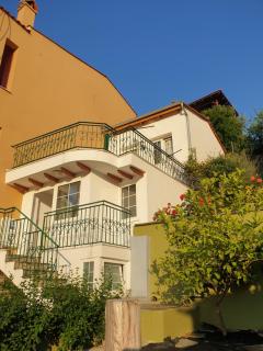 Elegant villa up to the port - 4