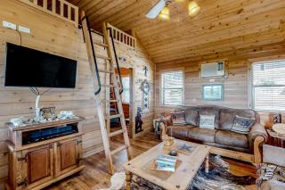 Rock of Ages Cabin at Amazing Grace Canyon - Luckenbach - 7