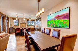 Spacious 4 Bedroom Vacation Rental, In Convenient Location, Offering Scenic Views, Pool, Hot Tub, Ski Rental And Storage - 5