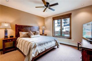 Spacious 4 Bedroom Vacation Rental, In Convenient Location, Offering Scenic Views, Pool, Hot Tub, Ski Rental And Storage - 4