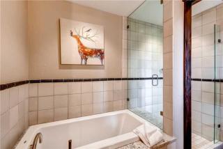 Spacious 4 Bedroom Vacation Rental, In Convenient Location, Offering Scenic Views, Pool, Hot Tub, Ski Rental And Storage, - Breckenridge - 9