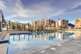 Spacious 4 Bedroom Vacation Rental, In Convenient Location, Offering Scenic Views, Pool, Hot Tub, Ski Rental And Storage, - Breckenridge - 8