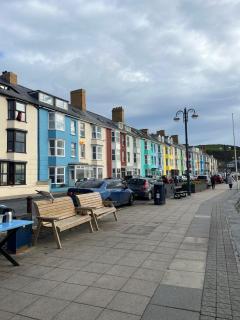 Seafront apartment with balcony, parking and sea views - Aberystwyth - 1