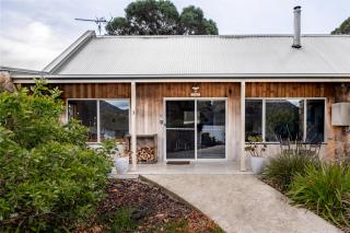 Freycinet Stone Studio 3 - Feldspar - Coles Bay - 1