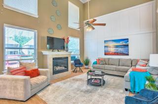 Beautiful Montgomery Home with Lakefront Deck! - 8