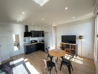 Nice Renting - CAMBRAI - Luxurious Sea View Terrasse - King Bed - Parking - AC - fully equipped - Nice - 3