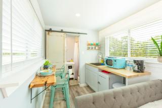 The Container Retreat @ 290 Wine Trail #1 Escape to Hye, TX - 7