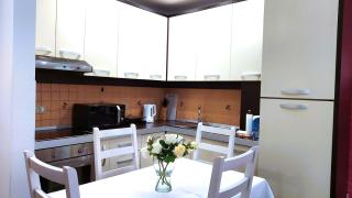 Spacious family-friendly apartment in the heart of Bllok - Tirana - 6