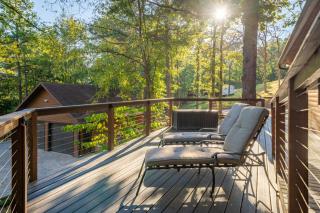 Luxury Rock Creek Cabin w Deck by Lake Hamilton - 9