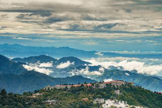 StayVista at Arncliff Villa 5 Mins from Mall Road - Mussoorie - 8