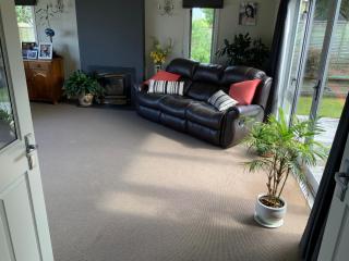 Large stand alone home with two living areas. - 6