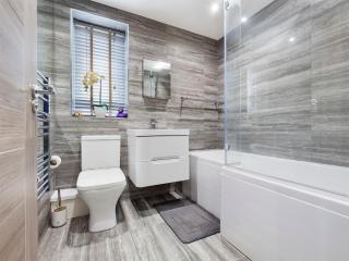 Contemporary 2 bedroom eco home with a twist - Marton - 1