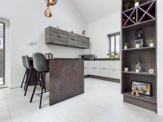 Contemporary 2 bedroom eco home with a twist - Marton - 7