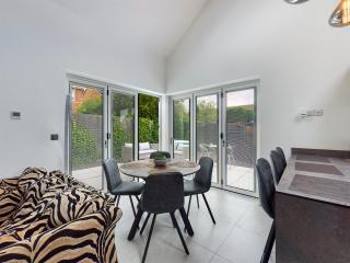 Contemporary 2 bedroom eco home with a twist - Marton - 5