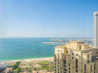 Luxury Waterfront Apartment with Beach Access - Dubai - 7