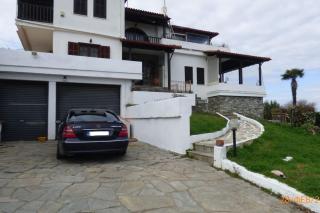 Villa Georgius - Néon Rýsion - 3