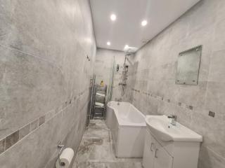 Beautiful 4 bedroom house near town centre. With Bike Store Perfect for Bike Park Wales - Merthyr Tydfil - 1