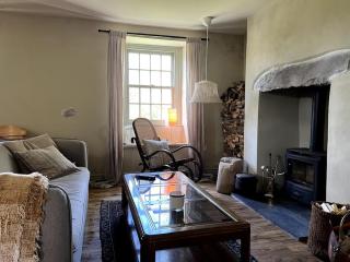 TY CAPEL ABERSOCH beaches, comfy beds, super Wi-Fi, TV, wood fires, garden, bbq - Llanengan - 3