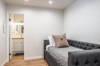 Highly updated 1 Bedroom plus den, 2 bath Crestview Unit 5 Sleeps up to 4 located near Canyon Lodge - Mammoth Lakes - 5