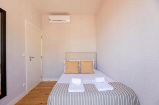 Wonderful Flat Near River w/ AC by LovelyStay - 5