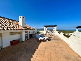 Quiet & Spacious Apt @ Golf Course w/ Roof Terrace - San Roque - 9