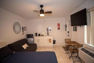 Pet Friendly Spacious Studio w/pool - Davenport - 9