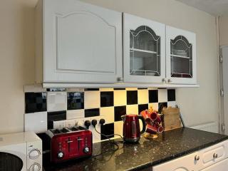 North Wales Holiday Accomodation with Free parking & WiFi - Bodelwyddan - 2