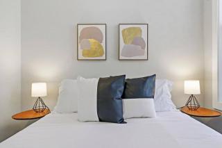 Sunny 3BR Retreat Homey & Fully Equipped - Central Park N2 - Chicago - 2