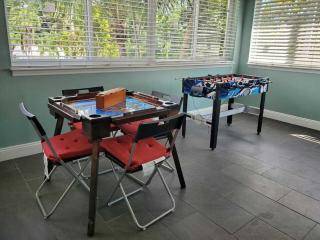 KL Retreat 6BR-4BTH with Jacuzzi and family room! - Key Largo - 2