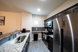 Lakeshore Retreat - Canyon Lake - 3