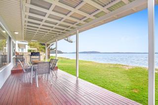 Beached Inn Spacious beach front house - Salamander Bay - 0