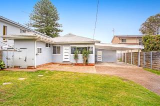 Beached Inn Spacious beach front house - Salamander Bay - 8