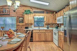Blairsville Cabin with Private Hot Tub! - Brasstown - 4