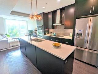 Monki Di Executive Suites - GLAS - Luxury Inner City Home 3 min to Downtown w Private Rooftop Patio Fireplace - Calgary - 5