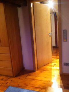Familien-Zimmer mit Bad und Garten in Privathaus hell, gemütlich, Massivholz - 2