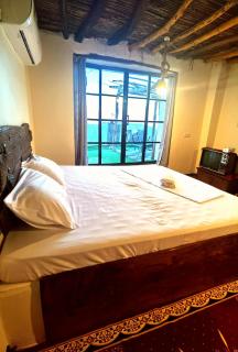 ROSES HOUSE OMAN 2 - 6