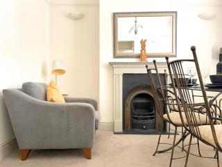 The Vines - Stunning Period Home - Free Parking - Central - 1