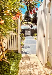 Edge17 Waterfront Apartment, plus Cottage with Garden View - Port Fairy - 4