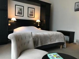 Logis Hôtel-Restaurant Les Airelles - Neufchâtel-en-Bray - 0