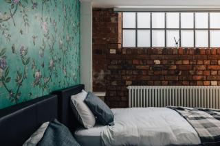 EXPOSED BRICKWORK TOWNHOUSE w FREE SECURE PARKING - Birmingham - 3