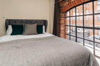 EXPOSED BRICKWORK TOWNHOUSE w FREE SECURE PARKING - Birmingham - 8