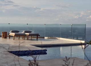 Akron Luxury Suites - Korithion - 4